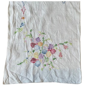 Vintage handbestickter Leinen-Tischläufer - Kreuzstich-Blumenmotiv - 96 cm lang - rosa & grün - ausgebogte Kanten