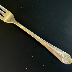 Vintage 1951 Grille Viande Fork – International Silver &quot;Manhattan&quot; Pattern – Silverplate Midcentury Cocktail or Seafood Fork