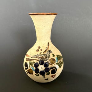 Wazon Vintage Tonala Mexico – ręcznie malowany, niebiesko-brązowy, kwiatowy wzór z ptakami – sygnowany Rs Mexico – Folk Art Pottery