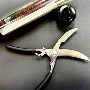 ビンテージ コンコード 家禽用ハサミ #501 – イタリア製 – 黒ハンドル – 鶏・七面鳥用ハサミ – オリジナルケース付き – 長さ9インチ