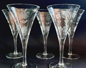 Vintage geätzte Blumenkelche 5er Set | Mid Century Glaswaren 19,5 cm Hoch | Miniatur-Weingläser im Sandra-Stil