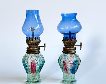 Vintage Miniatur Glas Öl Laterne mit Kobalt Blau Schornstein, 2er Set - Hurricane Finger Lampe