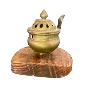 Antiker Weihrauchbrenner aus Messing mit separatem Holzfuß - Vintage Ritual Holzkohle- und Kräuterhalter LESEN SIE BESCHREIBUNG massives Messingdekorgeschenk.