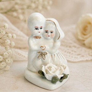 Vintage Porcelain Bride & Groom Cake Topper – Romantic Wedding Figurine, Heart Base, 3.5”