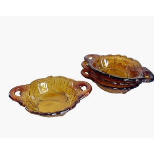 Vintage 1970s Tiara Glass Sweet Pear Bowls – Set of 4 – Dark Amber / Burnt Honey – Retro Glass Dishes with Handles – Ice Cream or Fruit Bowl