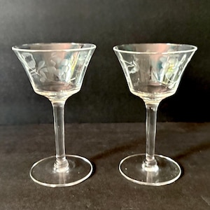 Vintage Cocktail Glasses – Set of 2 | 4 3/4&quot; Etched Floral Stemware | Small Liquor Glasses | Mid Century Barware | Gift Set