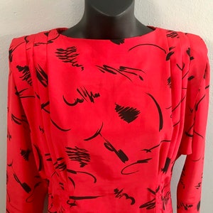 Vintage Liz Claiborne-klänning – Petite, storlek 2 XS, röd svart miniklänning med axelvaddar, 1990-talsmode. bild 2