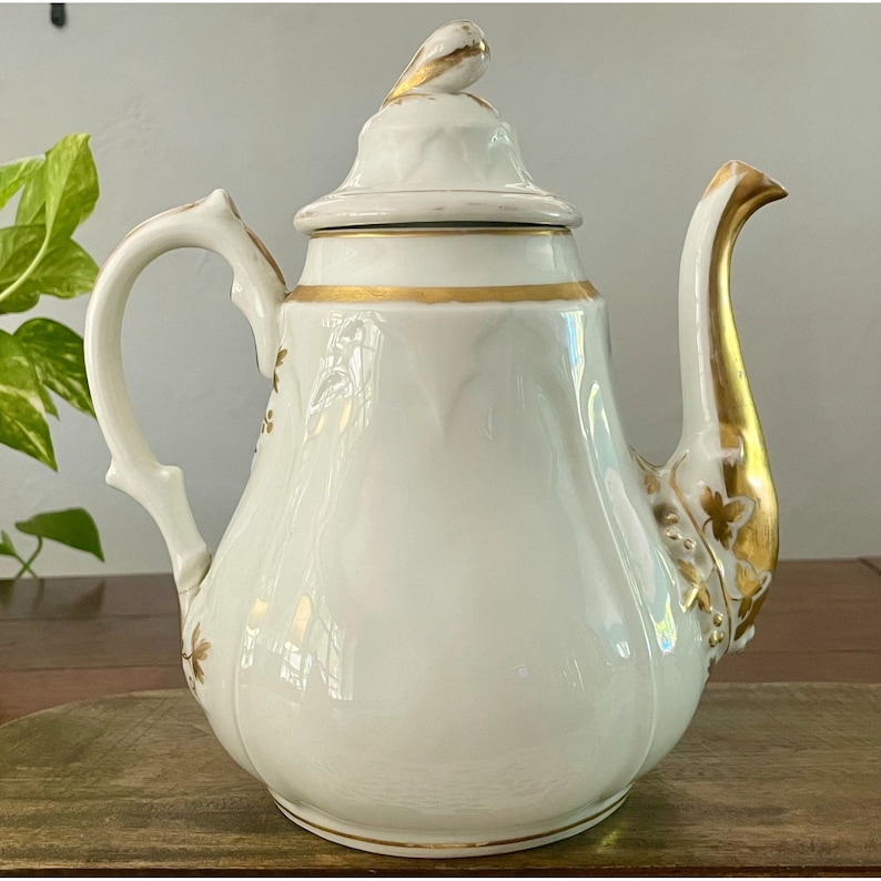 Antique Old Paris Porcelain set Teapot Sucrier & Creamer White with Gold accents XIX 19th Century READ DESCRIPTION Empire tea set 3 pieces. image 4