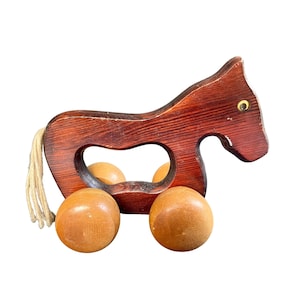 Vintage Wooden Toy Horse on Wheels – Vitone Labora Pull Toy with Wiggle Eyes, Retro Baby Shower Gift, Nursery Decor, Collectible