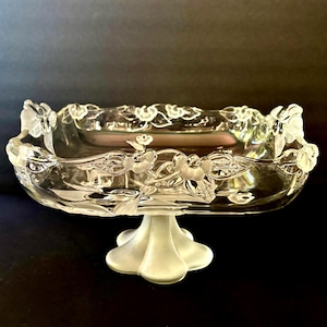 Vintage Mikasa taartbord met springvorm op voet / middenstuk