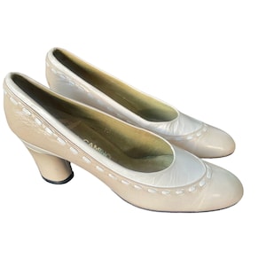 Vintage Spanish Leather shoes by Son Camino size 6 5 beige midcentury 1960s fashion shoes women shoes made in USA narrow gift.