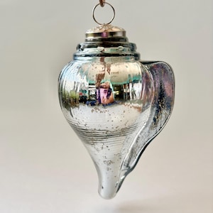 Ornement de Noël surdimensionné vintage en forme de conque en verre au mercure | Ornement de buccin côtier argenté de style Kugel de 20 cm (8 po.)