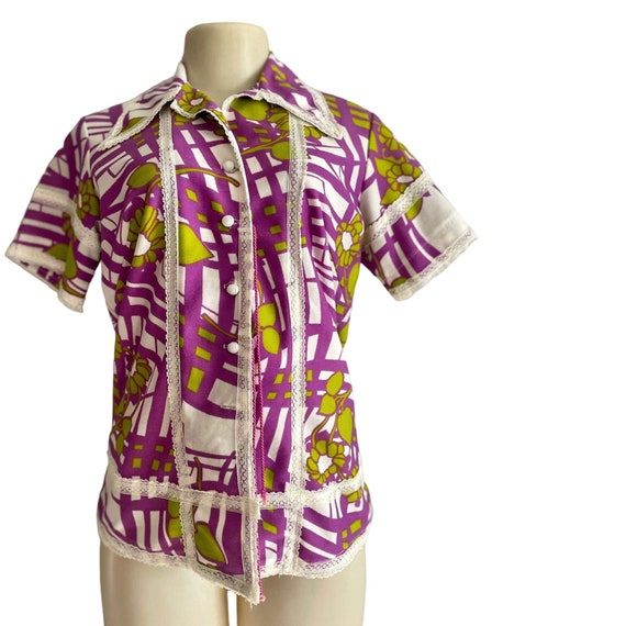 Vintage 70s Lounging Shirt with Short Sleeves & L… - image 1
