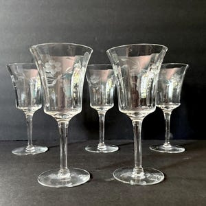 Vintage Water Goblets – Set of 5 | 7 1/4&quot; Etched Floral Glasses | Large Wine Glasses | Vintage Barware | Elegant Tableware l Home Bar Decor