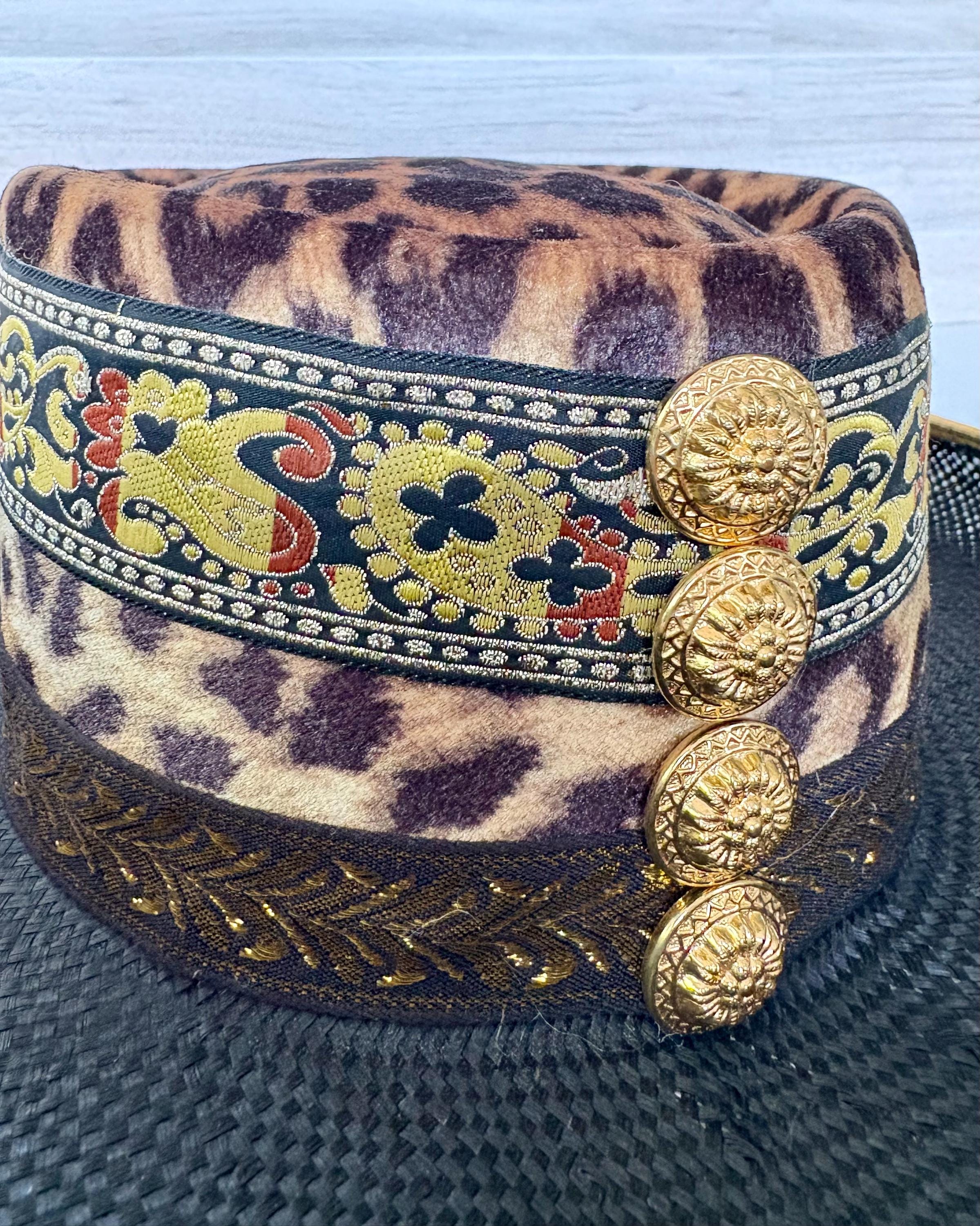 Vintage Whittall & Son Bowlman Hat – Black Straw & Leopard Print Gold Buttons Vintage Whittall & Son Bowlman Hat – Black Straw and Leopard  main image 3