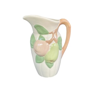 Vintage 1980s Ceramic Pitcher with Apples & Pears – Raised Fruit Pottery Jug, Beige and Green Retro Kitchen - Farmhouse Decor