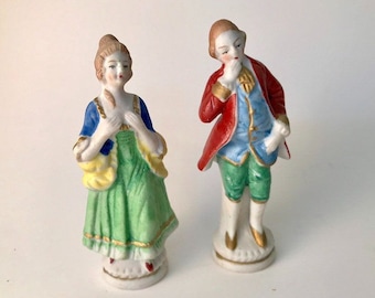Figuras de bizcocho del Japón ocupado vintage / Pareja colonial victoriana / Decoración cerámica coleccionable de la década de 1940