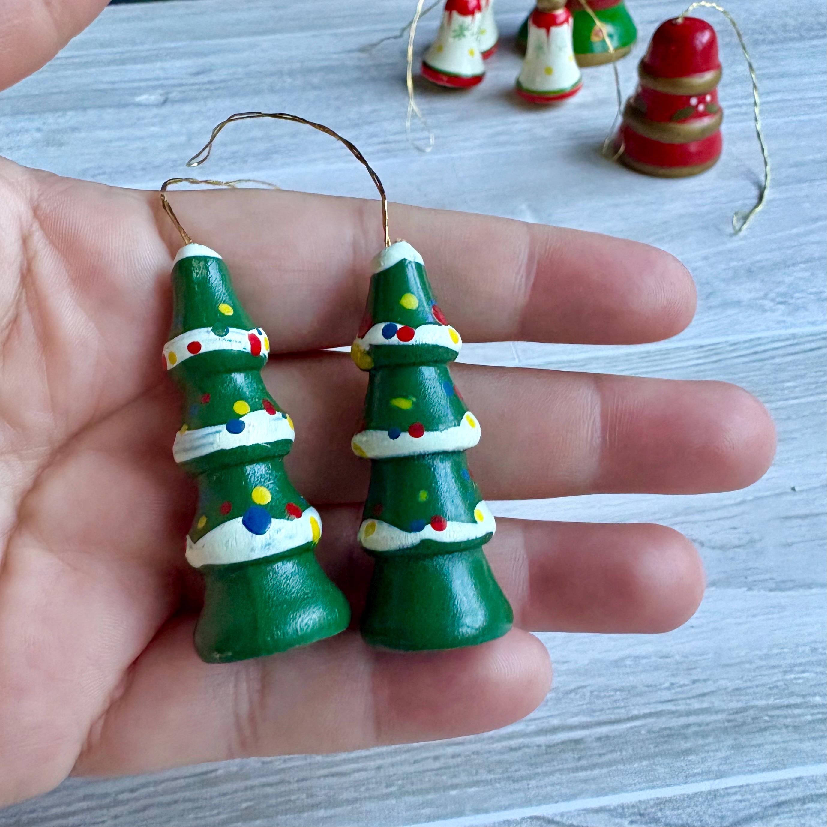 ヴィンテージ木製オーナメント 7個セット - ベルとツリーの手描き