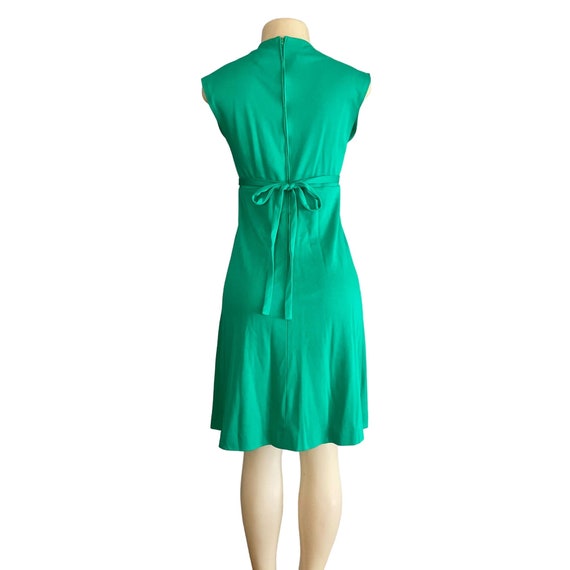 Vintage 70s Summer dress With attached belt in gr… - image 6