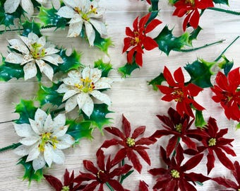 Flores vintage navideñas: Poinsettias blancas, doradas, rojas y burdeos. Decoración floral artificial para las fiestas.