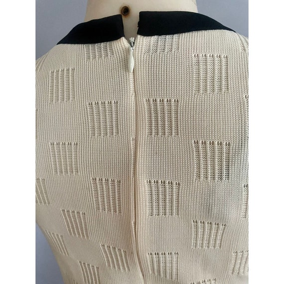 Vintage 1960s Dress with original Belt in white &… - image 9