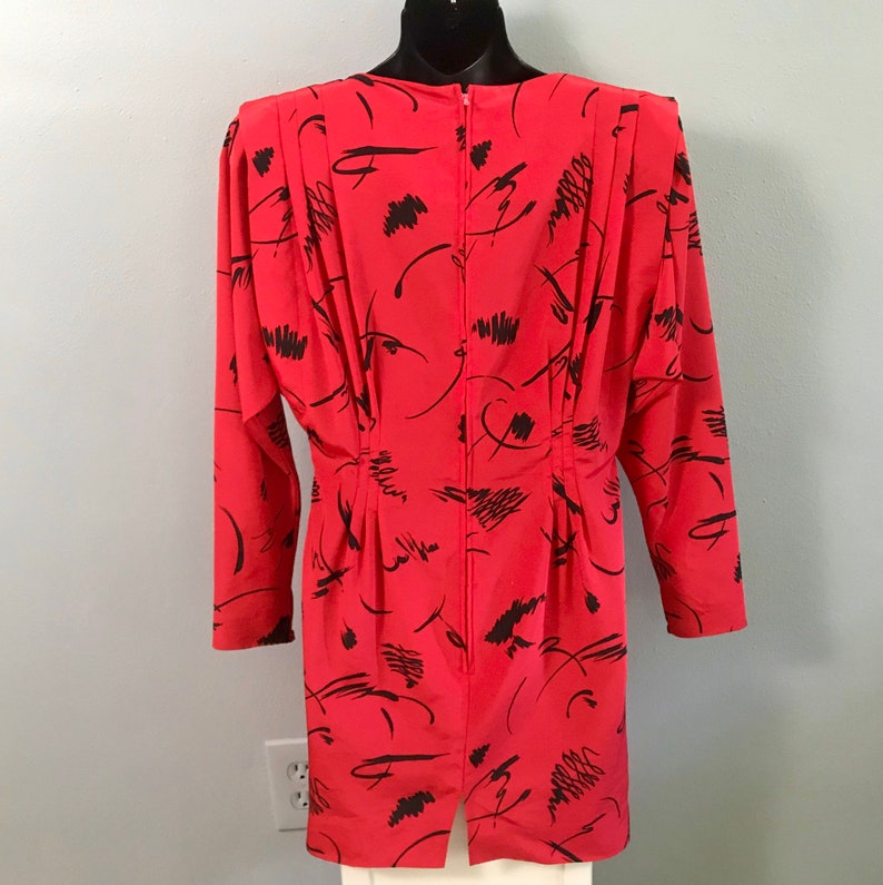 Vintage Liz Claiborne-klänning – Petite, storlek 2 XS, röd svart miniklänning med axelvaddar, 1990-talsmode. bild 5