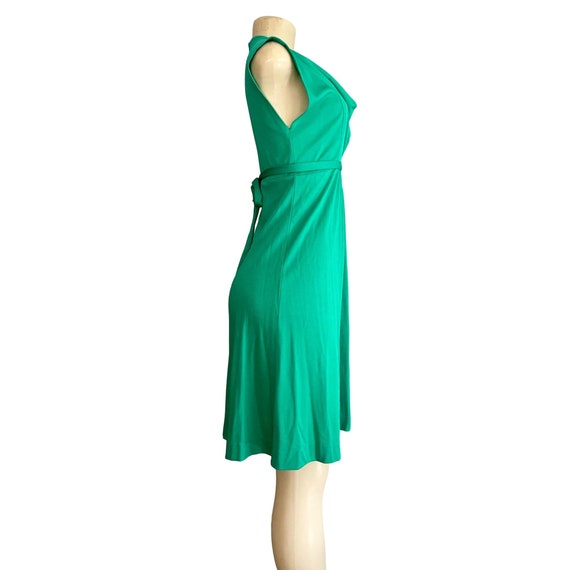 Vintage 70s Summer dress With attached belt in gr… - image 7