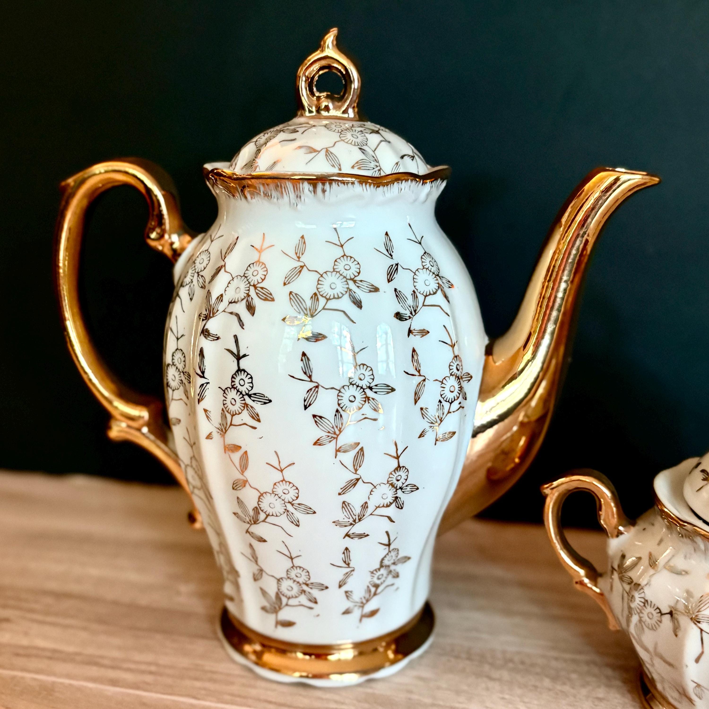 ヴィンテージの日本製磁器ティーポットセット：金彩花柄、1960年代