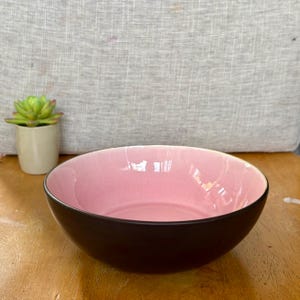 Gourmet Expressions Pretty in Pink Bowl – Crackle Pink Interior, Matte Chocolate Brown Exterior, 7&quot; Ceramic Dish