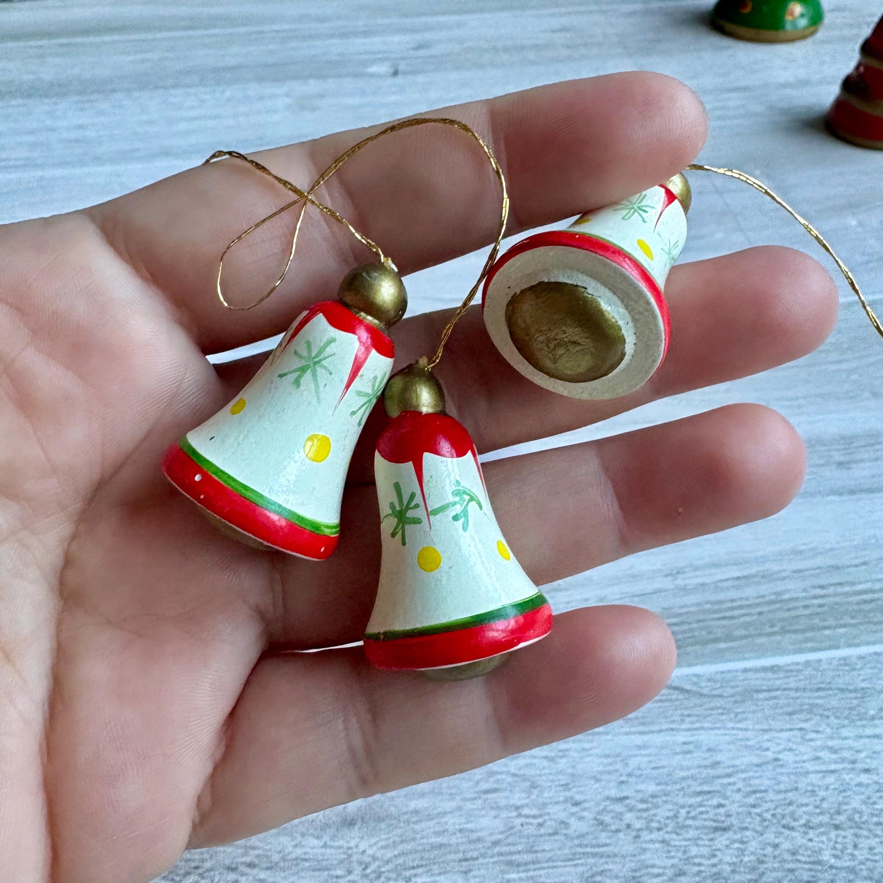 ヴィンテージ木製オーナメント 7個セット - ベルとツリーの手描き