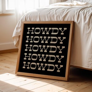 Howdy Poster Wanddekor Kunstdruck Quadratische Typografiekunst Poster für Wohnheim Print Fun Black And Tan Poster Art Geschenk für Küche Dekor Kunstwerk