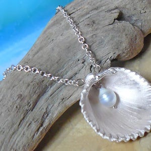 Silver seashell necklace_natural pearl pendant_electroformed jewelry_silver plated_copper electroform_elegant boho style_ marine