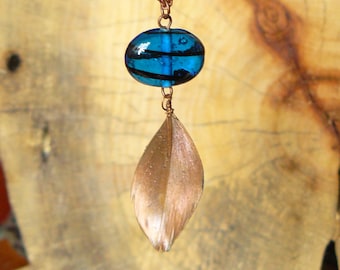 Collar de plumas de cobre electroformado: colgante bohemio con cuentas de lampwork
