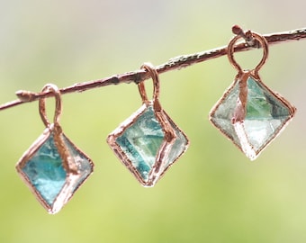 Raw fluorite octahedron pendant, copper electroform, natural fluorite necklace, rhombus jewelry, healing crystals, boho jewelry, minimalist