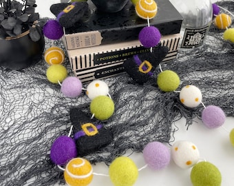 Witch hat garland - Halloween garland - Felt witches hat - Witch decor - Halloween decor - Wool witch hat