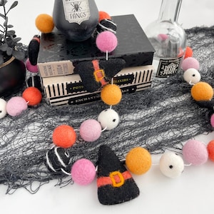 Witch hat garland - Halloween garland - Felt witches hat - Witch decor - Halloween decor - Wool witch hat