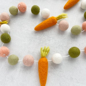 Carrot garland - Felt carrots - Easter garland - Spring garland - Spring felt ball garland - Easter bunny - Spring decor - Peter Rabbit