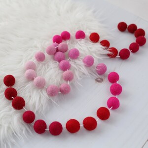 Valentine&#39;s day decor - Valentine&#39;s garland - Felt ball garland - Pom pom garland - Red pink ombre - Pink garland - Valentine Ombre