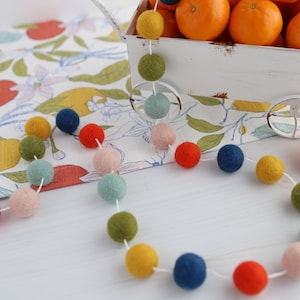 Summer felt ball garland - Citrus decor - Summer decor - Felt ball garland - Gender neutral garland - Neutral nursery decor - Fall garland