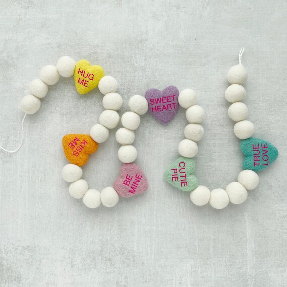 Conversation heart garland - Conversation heart decor - Felt heart garland - Candy heart garland - Candy hearts - Valentines Day decor Il_570xn