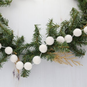 White felt ball garland - Felt ball garland - White tree garland - Christmas decorations - White pom pom garland - Christmas tree decoration