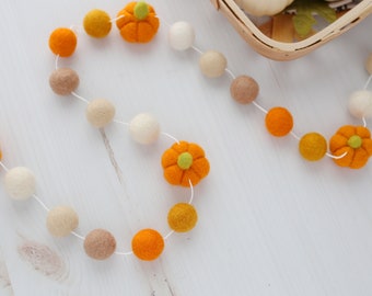 Pumpkin garland - Felt pumpkin - Felt ball pumpkin garland - Orange pumpkin decor - Pumpkin decor - Fall decor - Fall garland for mantle