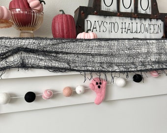 Pink Ghost garland - Halloween garland - Felt ghosts - Ghost decor - Halloween decor - Wool ghosts