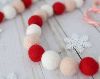 Décor de Noel - Guirlande de boule de feutre - guirlande de vacances - Bourrage de bas - Cadeaux pour les femmes - Guirlande de pom - cadeaux de Noel - Canne de sucrerie