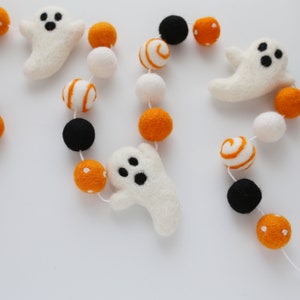 Ghost garland - Halloween garland - Felt ghosts - Ghost decor - Halloween decor - Wool ghosts