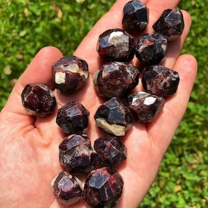 Raw Garnet Chunks (A Grade) - Red Garnet Stone - Raw Garnet Loose Stone - Real Garnet Crystal - Natural Garnet Crystals - Red Garnet Raw