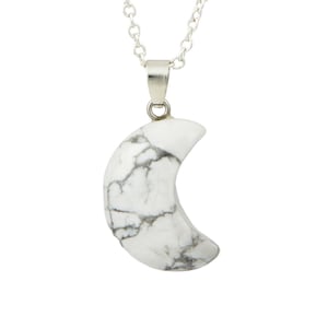Witte howliet steen maansikkel ketting - maansikkel hanger wit howliet - maansikkel kristal ketting - howliet ketting