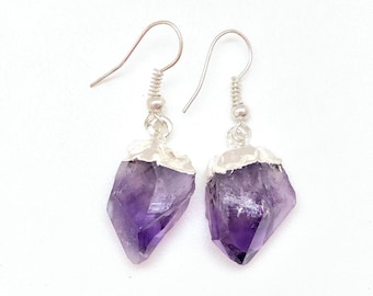 Pendientes de amatista cruda con baño de plata - Pendientes de amatista con punta de cristal - Joyería de amatista - Pendientes colgantes - Regalo de piedra natal de febrero