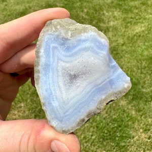 Ágata de encaje azul crudo - Ágata de cristal de alta calidad - Ágata de encaje azul áspero - Ágata de encaje azul con cuarzo Druzy - Ágata de encaje azul de Malawi