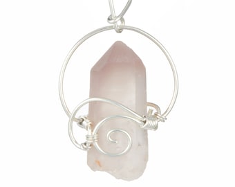 Ciondolo in quarzo di litio - Ciondolo avvolto in filo d'argento sterling - Collana fatta a mano in quarzo di litio - Ciondolo in cristallo di quarzo di litio - 29